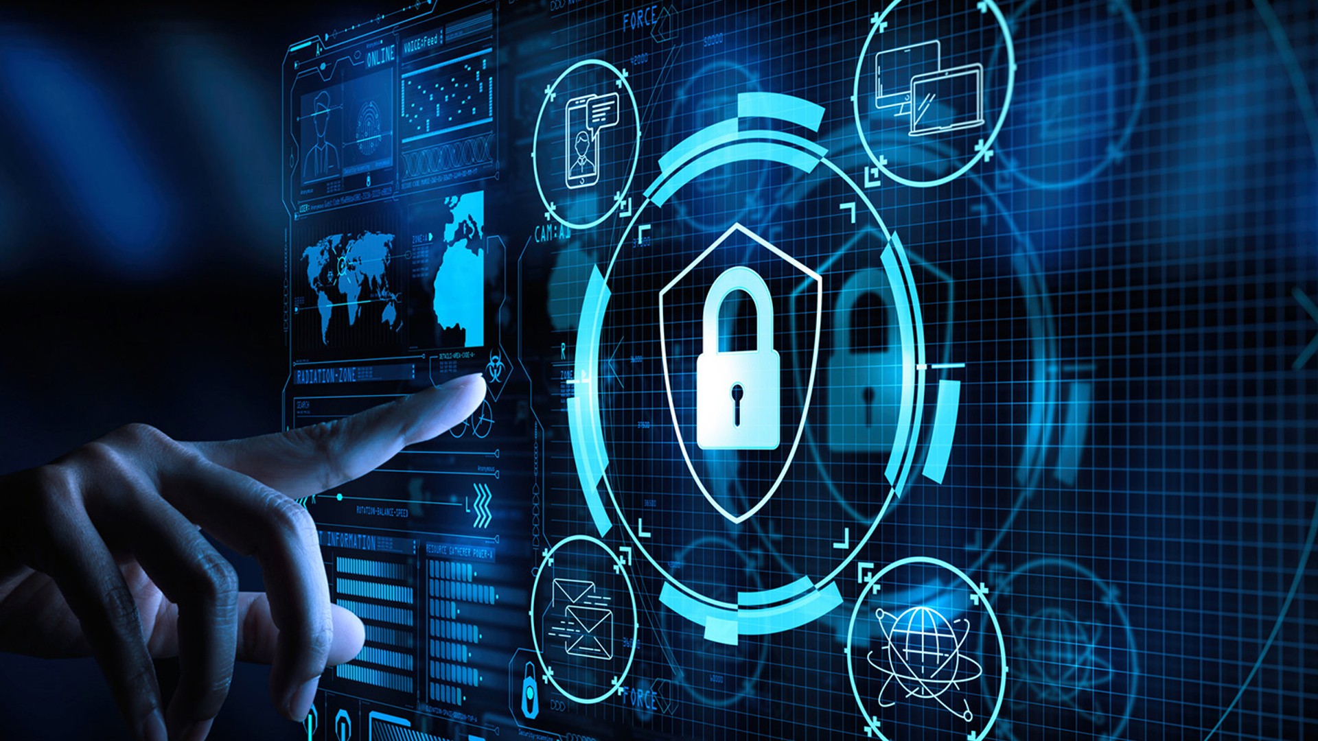 Gia đình sử dụng thiết bị với phần mềm kiểm soát phụ huynh